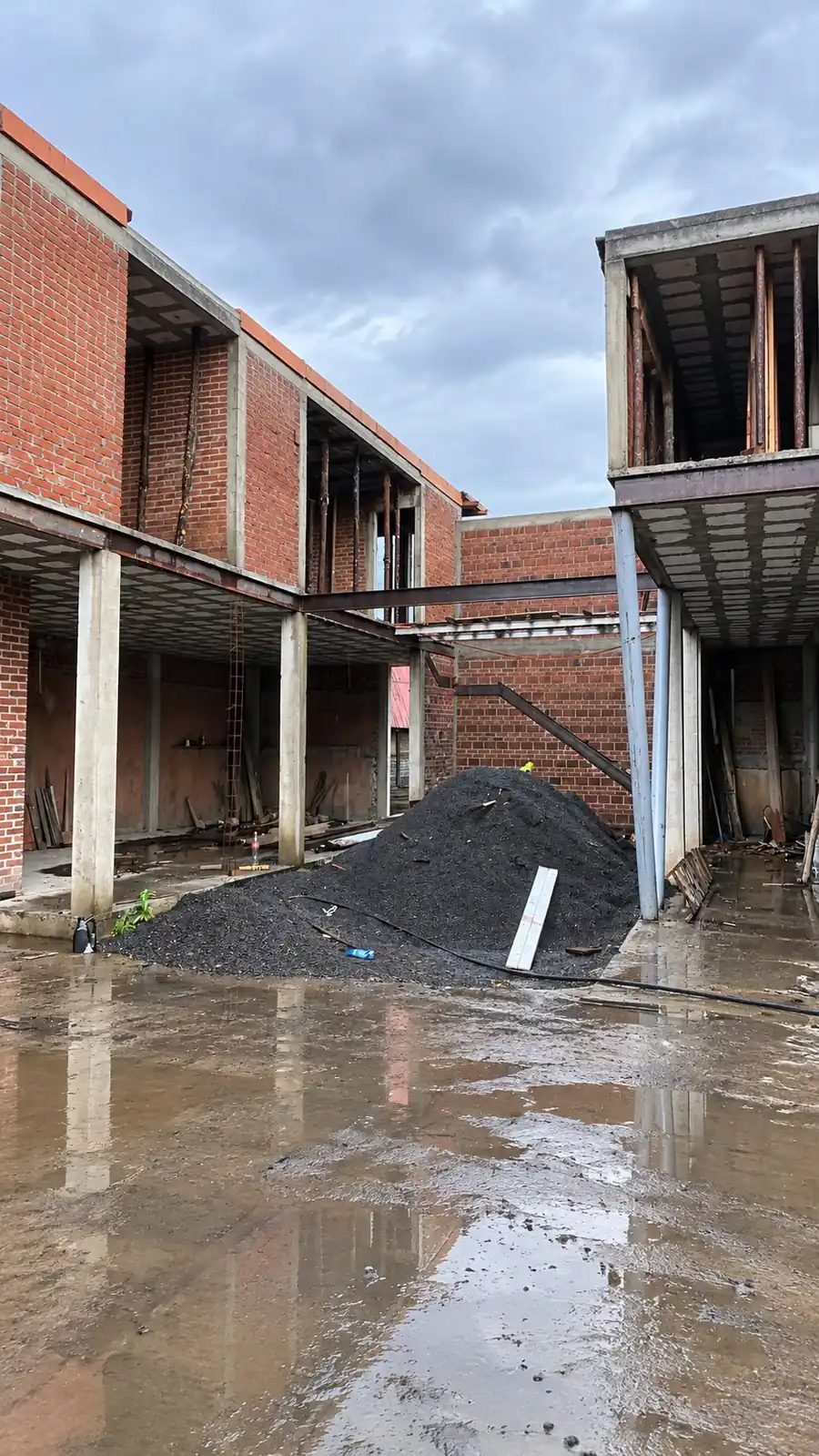 En construcción · relación de las alas con el patio.